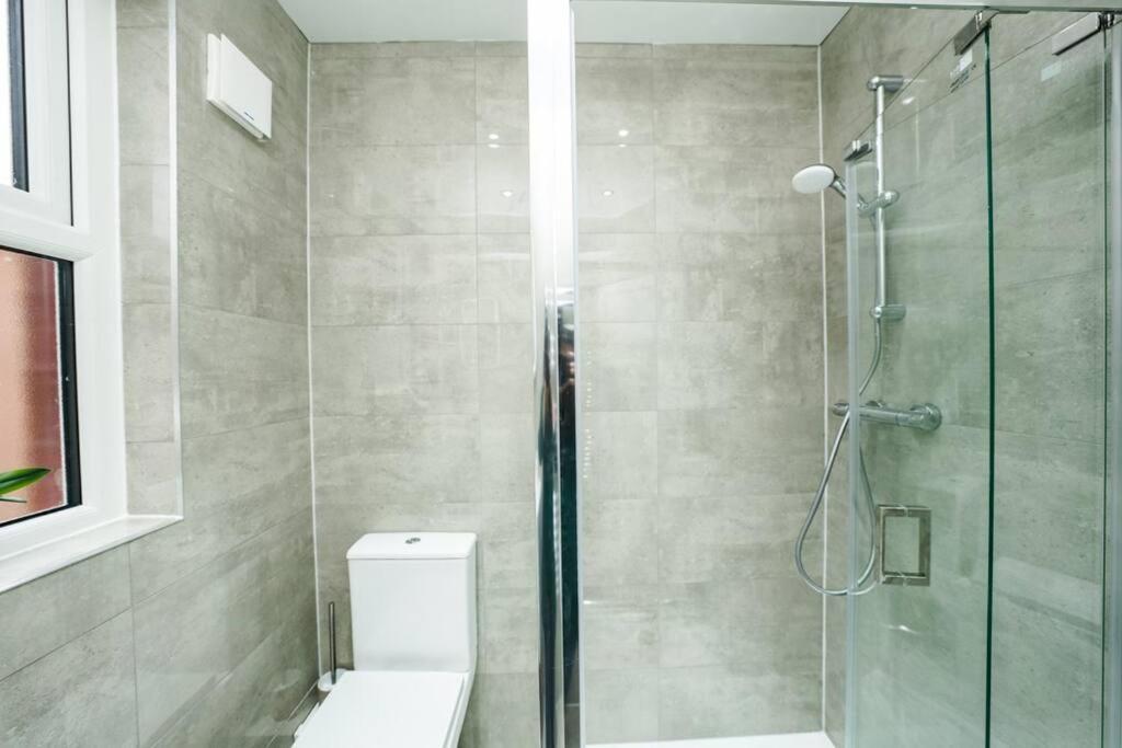 Newly Renovated Modern 4 Bed 3 Bath Apartment Londres Exterior foto