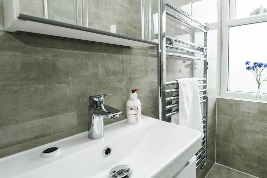 Newly Renovated Modern 4 Bed 3 Bath Apartment Londres Exterior foto